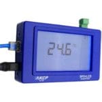 PoE und USB Stromversorgung des sensorProbe2+ LCD Sensor Monitoring Systems von AKCP